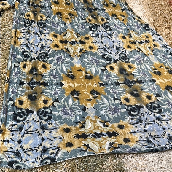 Shawl, Stole, Scarf, Wrap Floral Patterned Navy Blue with Golden Hues 22" x 84" - Picture 4 of 6